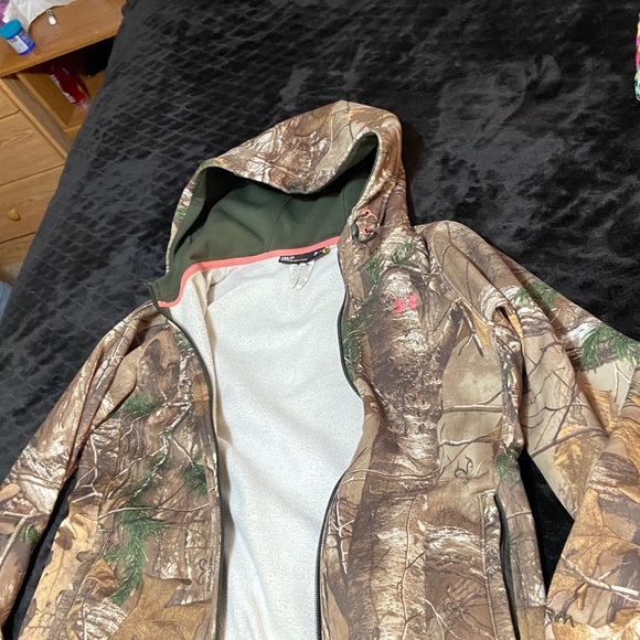 Under armor camo jacket - Picture 3 of 4